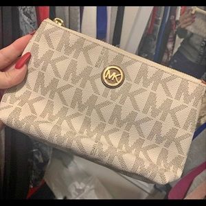 Michael Kors Signature Logo Bag Wristlet Wallet
